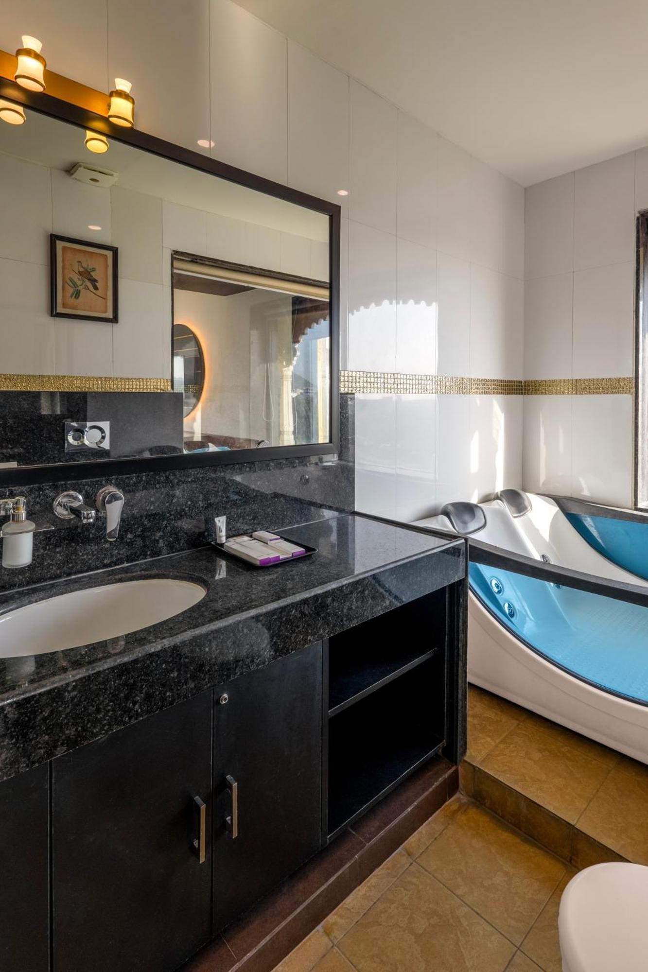 Sterling Balicha Udaipur Hotel Bagian luar foto